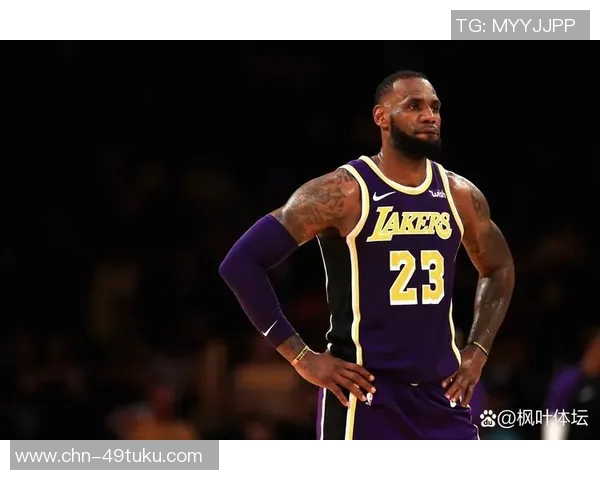 詹姆斯因左膝内侧副韧带扭伤缺席2023年MetGala盛典引发关注